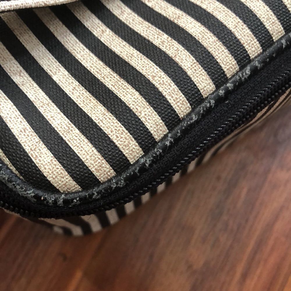Vintage Oscar de la Renta cosmetic case - Picture 4 of 8